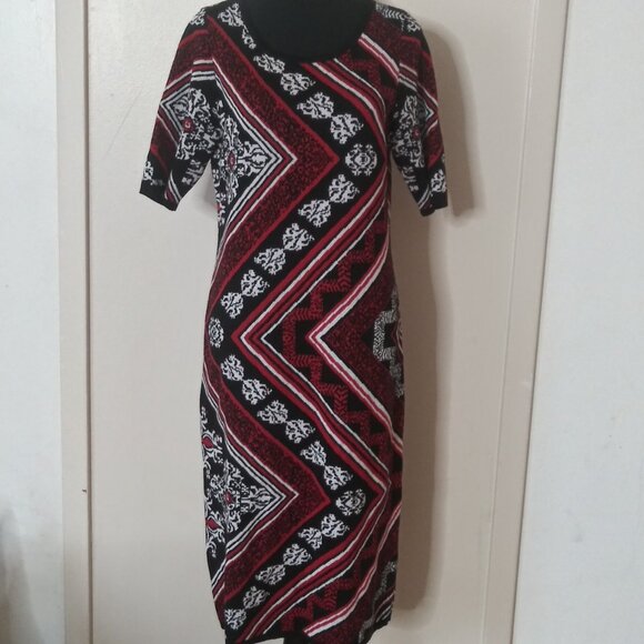 Monroe and Main Black Red White Geometric Print Knit Dress Size Medium - Picture 8 of 8